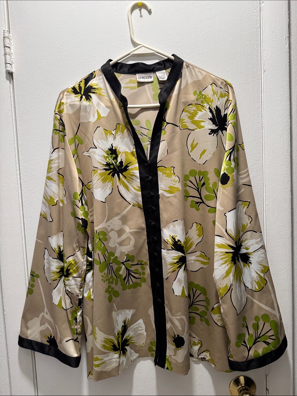 Chico's Green and Black Floral Shell Top